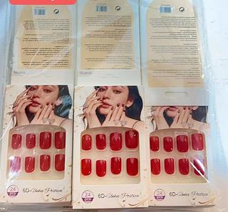 UNHA POSTICA COM AUTOCOLANTE VERMELHA-12CAXINHA COM 24PCS/3.16